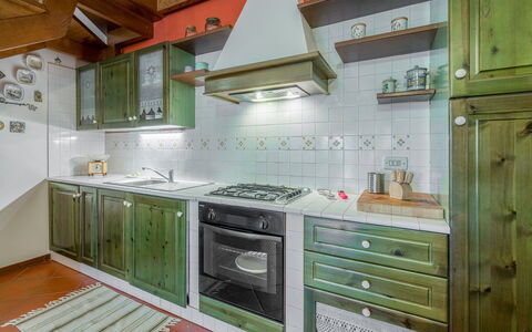 Casa Bellosguardo a Vinci: Cabinetry, Propriété, Comptoir, Meubles, Evier, Gaz Poele, Tiroir, Cuisinière, Cooktop, Cuisine