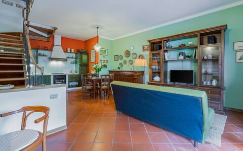 Casa Bellosguardo a Vinci: Meubles, Cabinetry, Chaise, Comptoir, Table, Étagère, Design Intérieur, Architecture, Bâtiment, Bois