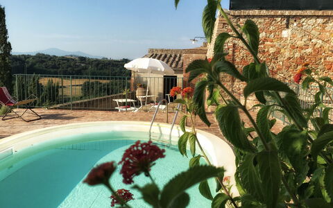 Casa Le Crete: L'Eau, Plante, Ciel, Bâtiment, Fleur, Piscine, Arbre, Arecales, Fenêtre, Terrestre Des Plantes