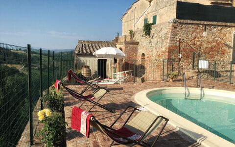 Casa Le Crete: L'Eau, Ciel, Propriété, Plante, Bâtiment, Fenêtre, Piscine, Chaise, Mobilier De Jardin, Ombre