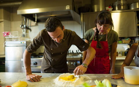 Casalta: Aliments, Vaisselle, Table, Comptoir, Cuisine, Cuisine, Cuisine, Appareil De Cuisine