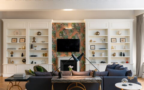 Bargello Penthouse Luxury Apartment in Florence by: Marron, Meubles, Propriété, Canapé, Table, Plante, Cadre, Bois, Plante D'Appartement, Design Intérieur