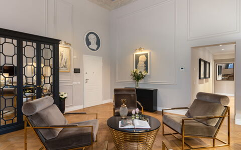 Pazzi Penthouse Luxury Apartment in Florence by Pa: Cadre, Table, Meubles, Propriété, Bois, Chaise, Design Intérieur, Canapé, Architecture, Plante