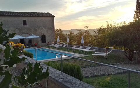 Villa Delle Palme: Nuage, Plante, L'Eau, Ciel, Jour, Bâtiment, Piscine, Fenêtre, Arbre, Paysage
