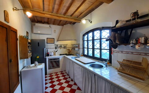 Villa Delle Palme: Cadre, Meubles, Cabinetry, Propriété, Comptoir, Cuisine, Design Intérieur, Bois, Étagère, Salon