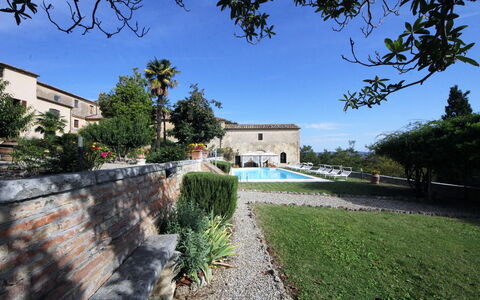 Villa Delle Palme: Plante, Ciel, Bâtiment, Arbre, Surface De La Route, Lot Terre, Design Urbain, Herbe, Zone Résidentielle, Paysage