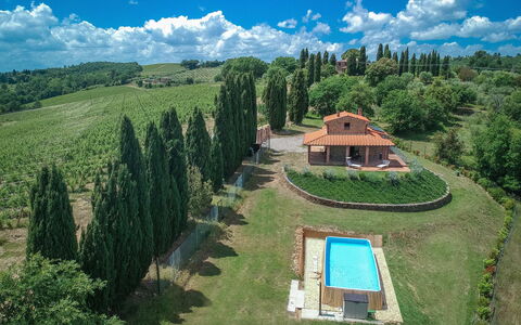 Vineyard’s Cottage With Pool, Ac, Wifi - Siena: Nuage, Ciel, Plante, Paysage Naturel, Lot Terre, Arbre, Végétation, Herbe, Paysage, Zone Rurale