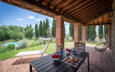 Vineyard’s Cottage With Pool, Ac, Wifi - Siena: Plante, Propriété, Table, Ciel, Bois, Pot De Fleur, Bâtiment, Ombre, Design Intérieur, Porche