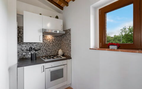 Vineyard’s Cottage With Pool, Ac, Wifi - Siena: Cabinetry, Propriété, Comptoir, Bois, Fenêtre, Design Intérieur, Éclairage, Sol, Sol, Appareil De Cuisine