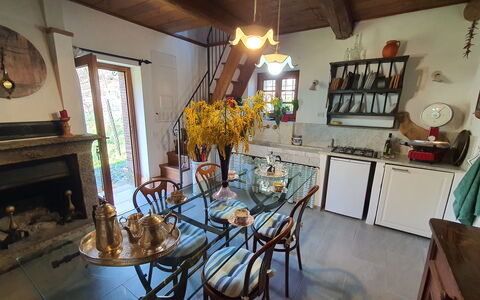 Il Cantuccio: Meubles, Table, Cadre, Chaise, Design Intérieur, Bois, Cuisine, Sol, Maison, Cabinetry