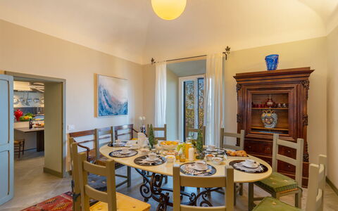 Sunset Sea View, Baratti, Populonia, Wifi, Ac: Table, Meubles, Cadre, Fenêtre, Design Intérieur, Bois, Jaune, Bâtiment, Chaise, Immobilier