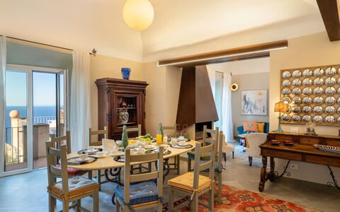 Sunset Sea View, Baratti, Populonia, Wifi, Ac: Table, Meubles, Propriété, Chaise, Bâtiment, Bois, Éclairage, Design Intérieur, Cadre, Sol