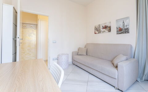 Leandro's House Near Thermal Baths: Confort, Canapé, Bois, Cadre, Sol, Sol, Salon, Dur