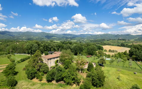 Casa Mirandola: Nuage, Ciel, Plante, Propriété, Vert, Montagne, Arbre, Paysage Naturel, Végétation, Lot Terre