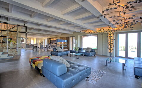 Villa Campana: Propriété, Bâtiment, Canapé, Design Intérieur, Éclairage, Architecture, Fenêtre, Sol, Canapé-Lit, Sol