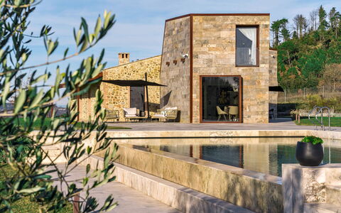 Villa Velari In Volterra With Private Pool, Ac: Ciel, Plante, Propriété, L'Eau, Nuage, Bâtiment, Arbre, Paysage, Zone Résidentielle, Façade