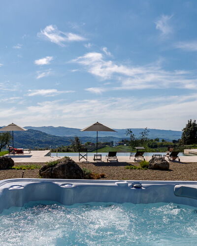 Villa Velari In Volterra With Private Pool, Ac: Ciel, L'Eau, Nuage, Plante, Bleu Azur, Piscine, Mobilier De Jardin, Ombre, Loisir, Paysage