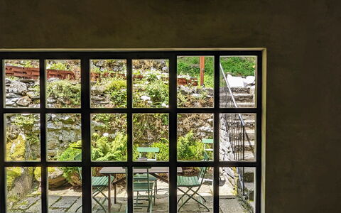 Mulino Morandi: Bâtiment, Fenêtre, Bois, Ombre, Architecture, Design Intérieur, Mur, Verre, Teintes Et Ombres