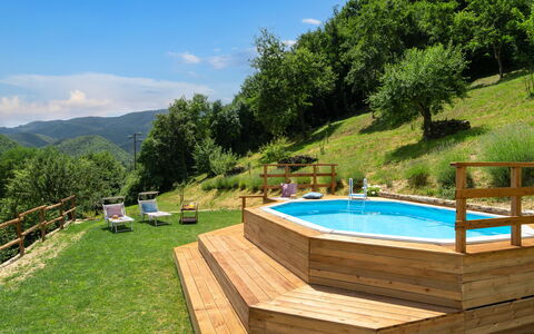 Villa Dei Tigli: L'Eau, Plante, Ciel, Piscine, Arbre, Nuage, Mobilier De Jardin, Bâtiment, Paysage Naturel, Ombre