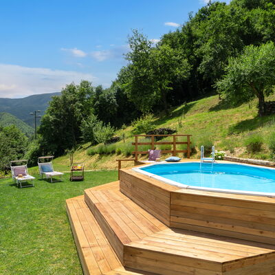 Villa Dei Tigli: L'Eau, Plante, Ciel, Piscine, Arbre, Nuage, Mobilier De Jardin, Bâtiment, Paysage Naturel, Ombre