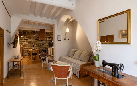 La Piccina: Table, Meubles, Cadre, Miroir, Propriété, Canapé, Bois, Salon, Confort, Design Intérieur