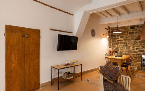 La Piccina: Table, Meubles, Bâtiment, Bois, Design Intérieur, Sol, Sol, Dur, Plafond, Bureau