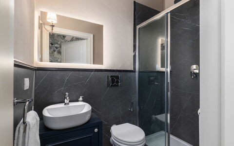 Torretta Penthouse Luxury Apartment In Florence By: Salle De Bains, Luminaire Plomberie, Lavabo, Évier, Design Intérieur, Sol, Sol, Robinet, Toilette, Miroir