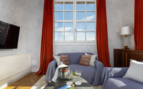 Torretta Penthouse Luxury Apartment In Florence By: Design Intérieur, Meubles, Sol, Sol, Textile, Pièce, Domicile, Salon, Appartement, Plafond