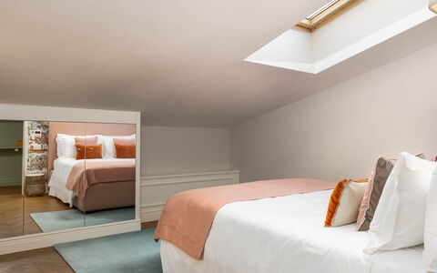 Torretta Penthouse Luxury Apartment In Florence By: Design Intérieur, Mur, Meubles, Bois, Chambre, Plafond, Lit, Sol, Sol, Éclairage