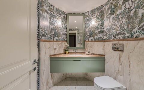 Duomo Penthouse Luxury Apartment In Florence By Pa: Miroir, Luminaire Plomberie, Propriété, Bâtiment, Évier, Salle De Bains, Lavabo, Robinet, Design Intérieur, Toilette