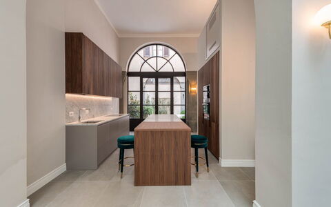 Duomo Penthouse Luxury Apartment In Florence By Pa: Propriété, Table, Bâtiment, Bois, Design Intérieur, Éclairage, Sol, Cabinetry, Tiroir, Sol