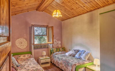 Leccino 4: Propriété, Meubles, Bâtiment, Cadre, Confort, Canapé, Fenêtre, Table, Bois, Salon