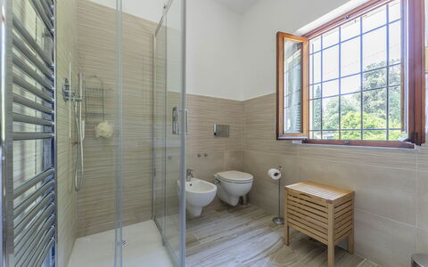 Camaiore House With Pool, La Casa Dei Ricci: Propriété, Meubles, Bâtiment, Luminaire Plomberie, Fenêtre, Confort, Bois, Salle De Bains, Design Intérieur