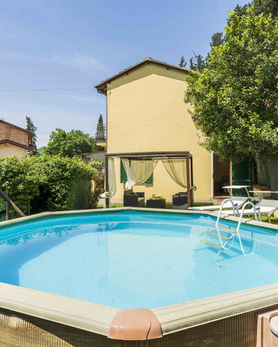 Camaiore House With Pool, La Casa Dei Ricci: L'Eau, Propriété, Ciel, Plante, Piscine, Bleu Azur, Arbre, Ombre, Bâtiment, Loisir