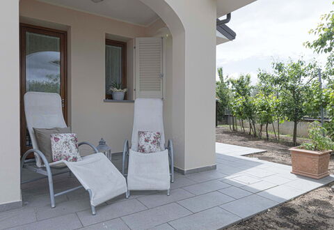 Cuore Toscano: Propriété, Plante, Ombre, Éclairage, Architecture, Design Intérieur, Chaise, Bois, Sol, Immobilier