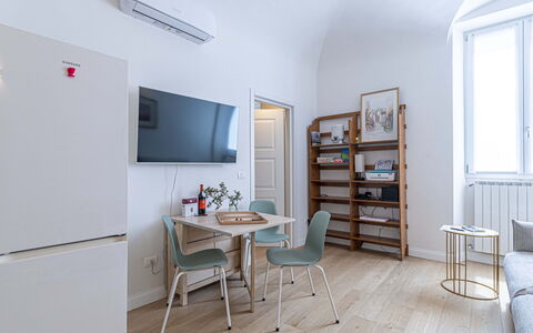 Atelier la Scala: Meubles, Propriété, Table, Chaise, Bois, Design Intérieur, Bâtiment, Salon, Sol, Étagère