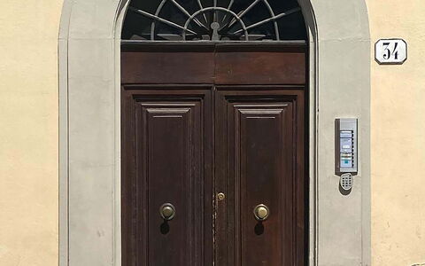 Atelier la Scala: Propriété, Porte, Bois, Architecture, Bâtiment, Accueil Porte, Fenêtre, Maison