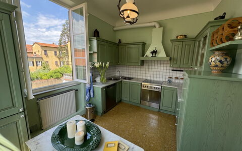 Piazza S. Romano: Cabinetry, Meubles, Comptoir, Éclairage, Évier, Fenêtre, Design Intérieur, Table, Architecture, Cuisine