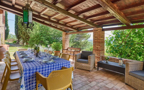 Villa Conte Jacopo: Meubles, Propriété, Plante, Chaise, Bois, Éclairage, Table, Design Intérieur, Mobilier De Jardin, Ombre