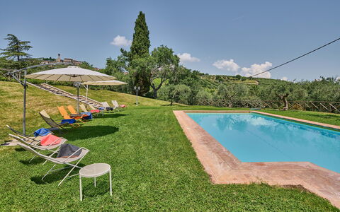 Villa Conte Jacopo: Ciel, L'Eau, Nuage, Piscine, Arbre, Plante, Mobilier De Jardin, Ombre, Lot Terre, Herbe