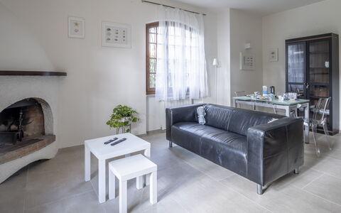 Dimora Del Capitano: Canapé, Meubles, Table, Design Intérieur, Salon, Canapé-Lit, Plante D'Appartement, Cadre, Confort, Plante