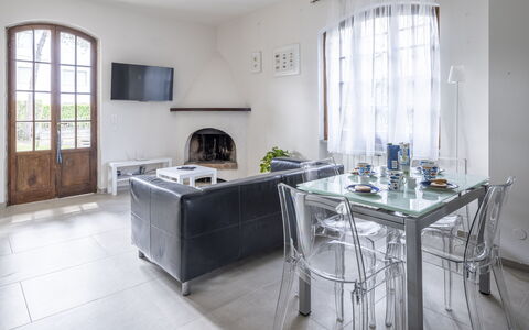 Dimora Del Capitano: Fenêtre, Plante D'Appartement, Table, Design Intérieur, Cuisine, Sol, Sol, Immobilier, Cabinetry