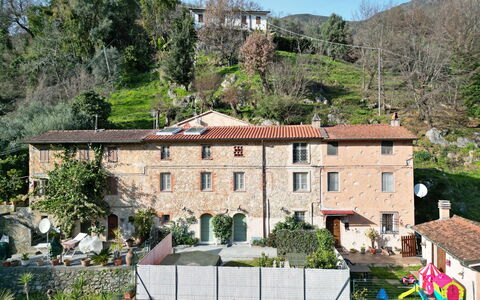 Casa Montebello: Plante, Propriété, Bâtiment, Fenêtre, Ciel, Arbre, Maison, Zone Résidentielle, Immobilier, Toit