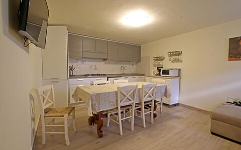 Casa Montebello: Meubles, Table, Bois, Cadre, Design Intérieur, Chaise, Sol, Bâtiment, Sol, Maison