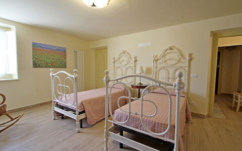 Casa Montebello: Meubles, Bois, Fenêtre, Bâtiment, Design Intérieur, Confort, Éclairage, Sol, Maison, Tache De Bois