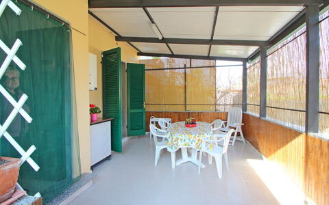 Casa Leonardo: Table, Meubles, Bâtiment, Chaise, Bois, Ombre, Design Intérieur, Sol, Salon, Plante