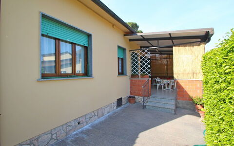 Casa Leonardo: Plante, Fenêtre, Ciel, Ombre, Bois, Chalet, Immobilier, Façade, Toit, Paysage