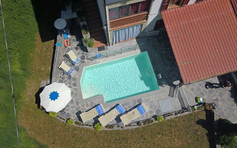 Villa La Rocca: Bâtiment, Fenêtre, Design Urbain, Plante, Loisir, Paysage, Herbe, Point De Repère, Ville, Vue Du Ciel