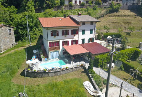 Villa La Rocca: Bâtiment, Fenêtre, Maison, Design Urbain, Arbre, Loisir, Paysage, Immobilier, Zone Rurale, Chalet