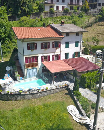 Villa La Rocca: Bâtiment, Fenêtre, Maison, Design Urbain, Arbre, Loisir, Paysage, Immobilier, Zone Rurale, Chalet